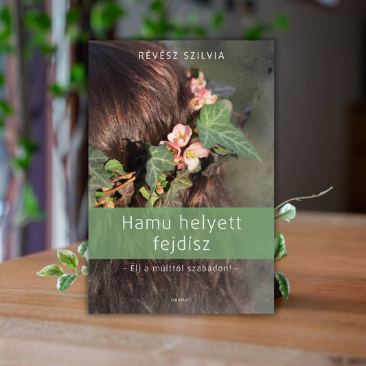Révész Szílvia- Hamu helyett fejdísz